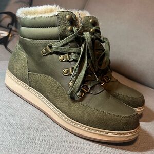 White Mountain Olive Green Winter Boots with Faux Fur